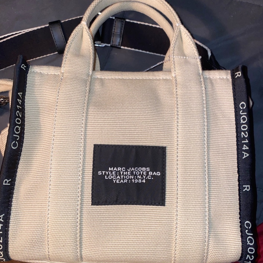 Like new small Marc jacobs the tote bag